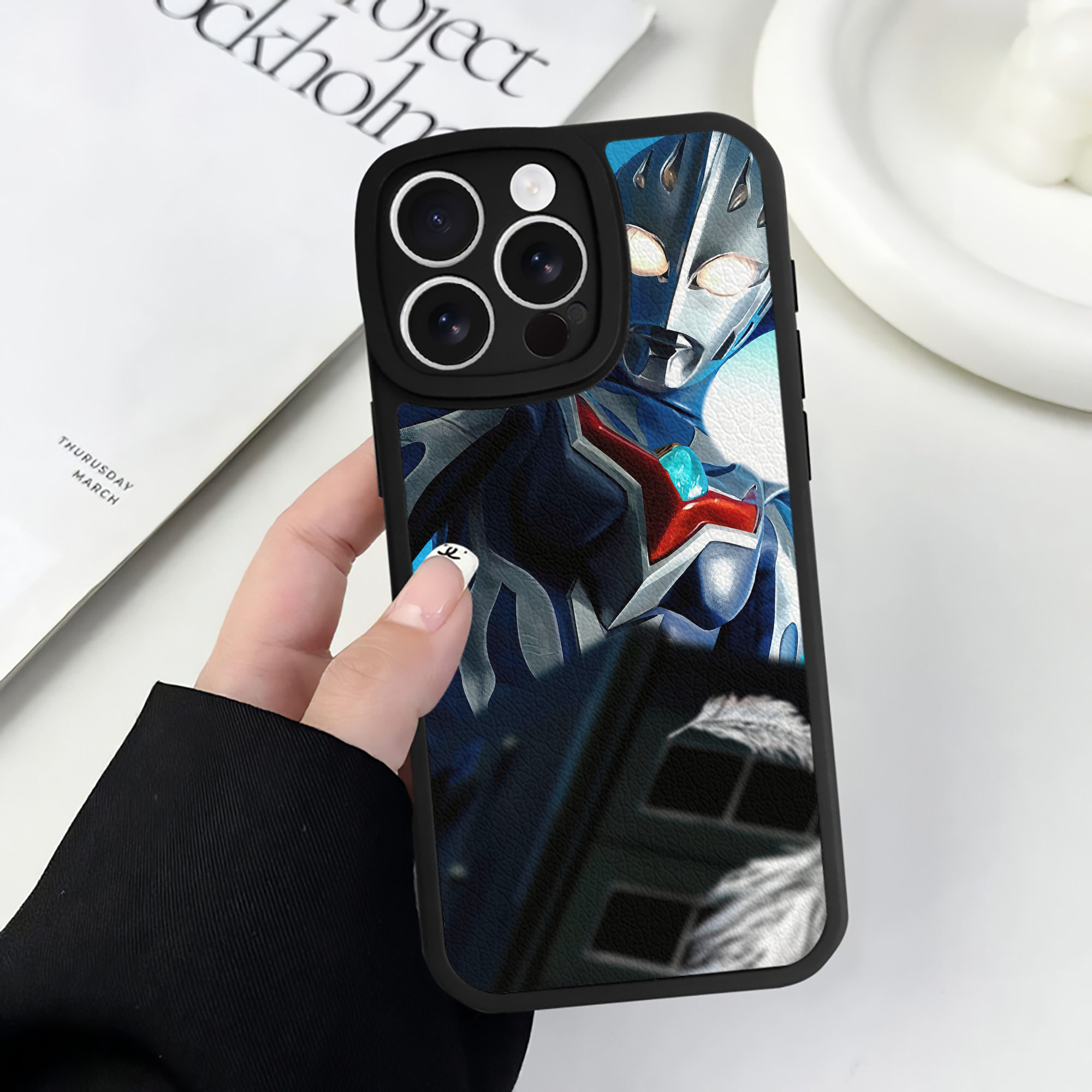 （画像用） ウルトラマン Ultraman 【iPhone 16シリーズ対応】シリコンスマホケース（レザー調） 材質：シリコン